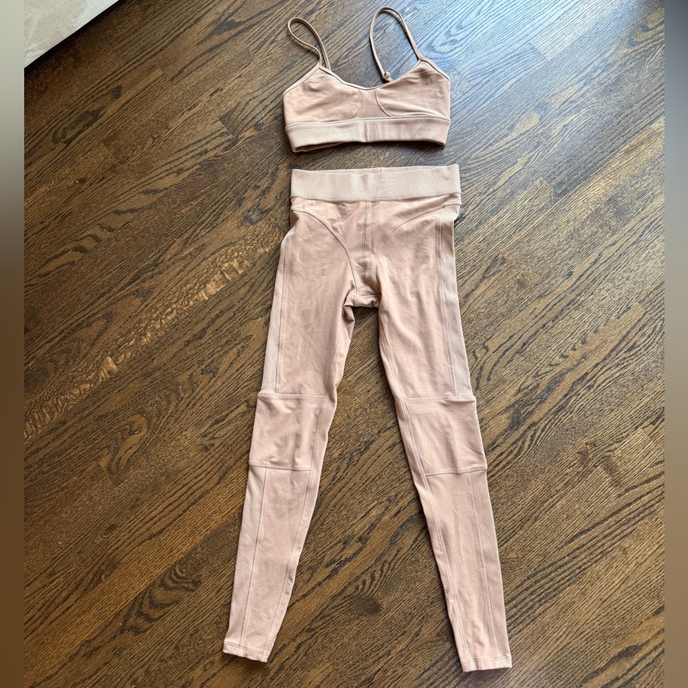 ALO Yoga Women's Leggings Set